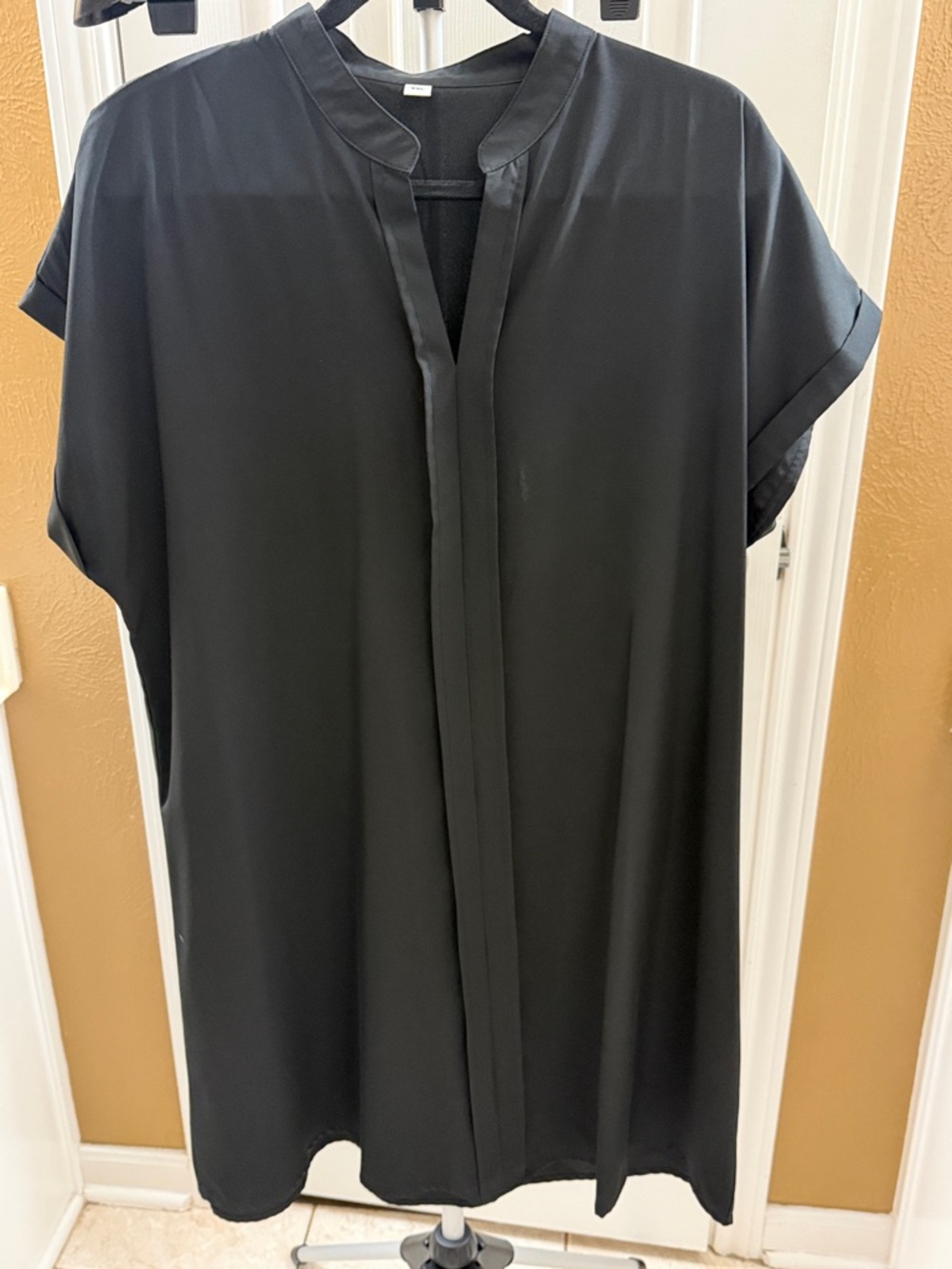 Source Unknown Black Midi Dress with V-Neck Trim